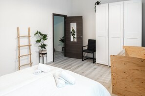 4 bedrooms, iron/ironing board, free WiFi, bed sheets