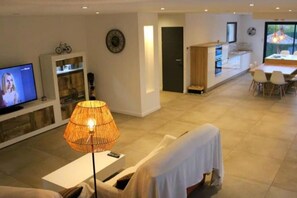 TV connectée, jeux vidéo, livres, chaîne hi-fi