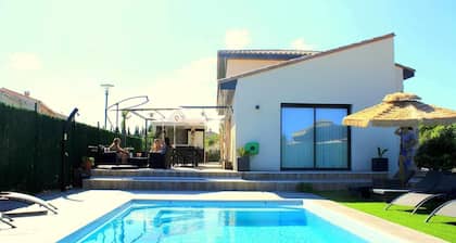 Millas La Villa de Narco climatisée, piscine, cuisine d'été, Pergola, Pétanque