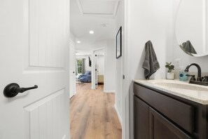 ヘアドライヤー、タオル