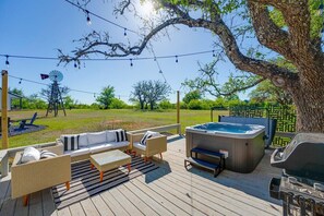 Terrace/patio - Sunset Haus - Hot Tub & Fire Pit (Fredericksburg)