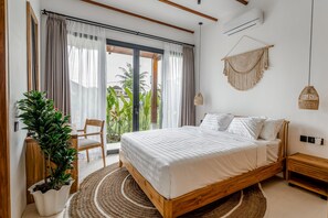 Desk, laptop workspace, free cots/infant beds, free WiFi - Berapi Villa by EVDEkimi – Spacious 3BR Villa with Pool & Kitchen close to Ubud Attractions (Ubud)