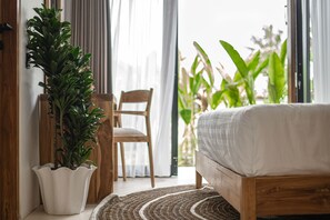 Desk, laptop workspace, free cribs/infant beds, free WiFi - Berapi Villa by EVDEkimi – Spacious 3BR Villa with Pool & Kitchen close to Ubud Attractions (Ubud)