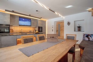 Dining - Exclusive flat 103 sqm, free ski & hiking bus directly from the holiday flat (Söll)