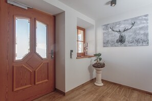 Interior - Exclusive flat 103 sqm, free ski & hiking bus directly from the holiday flat (Söll)
