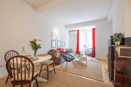 2BR + 1.5 BTH - Metro - Spacious - Kitchen