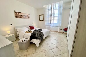 2 makuuhuonetta, silitysrauta/-lauta, ilmainen Wi-Fi, vuodevaatteet