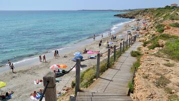 Una spiaggia nelle vicinanze
