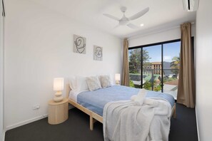 4 quartos, ferros/tábuas de passar roupa, berço de viagem, Wi-Fi