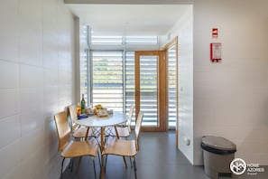 Condo Prestige, 3 chambres, cuisine, vue sur la piscine | Cuisine privée | Réfrigérateur, four à micro-ondes, un four, surface de cuisson