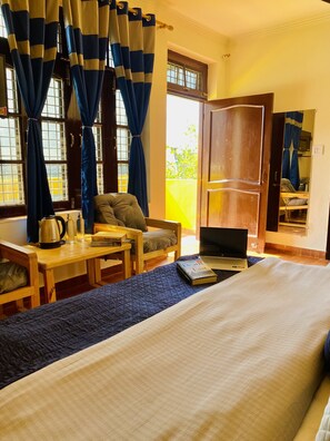 غرفة ديلوكس مزدوجة | ملاءات من القطن المصري وأغطية فراش متميزة وألحفة محشوة بالريش