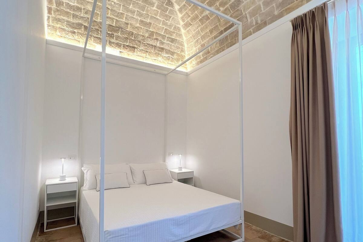 Kamar Double Comfort | 1 kamar tidur, seprai premium, dan tirai kedap cahaya