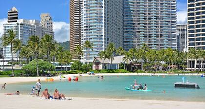 Ocean & Lagoon Views! Full Kitchen, AC, Free Wi-Fi, Pool, Close to Beach!