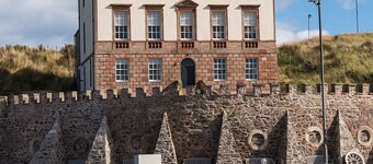 Merchant's House LARGE two floor apartment in georgian house Eyemouth Harbour. 
