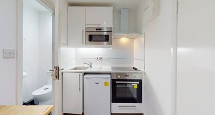 Small cosy Studio flat