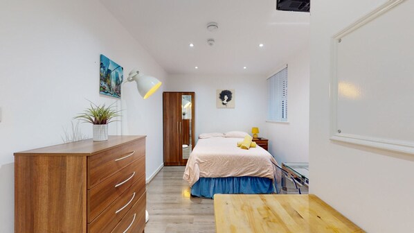 1 Schlafzimmer, Bügeleisen/Bügelbrett, kostenloses WLAN, Bettwäsche