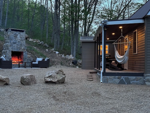 Mountain Tranquility, 1 Bedroom cabin secluded in the mountains of E Tennessee