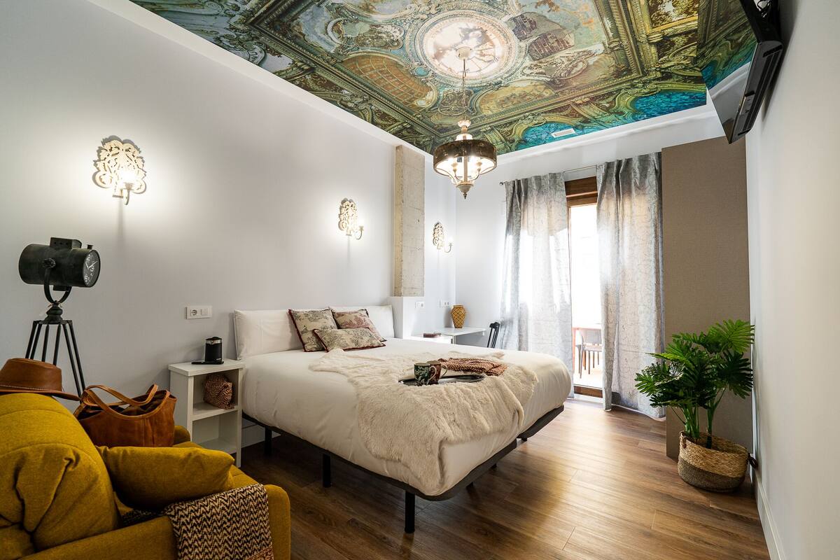 Chambre Triple Standard, salle de bains attenante | Coffres-forts dans les chambres, rideaux occultants