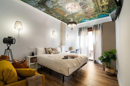 Standard Triple Room, Ensuite | In-room safe, blackout drapes, soundproofing, iron/ironing board