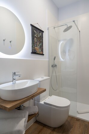 Standard Triple Room, Ensuite | Bathroom - Center Suite Acebedos  (Santander)