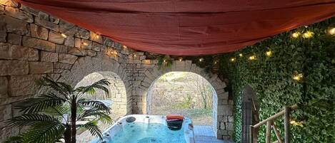 Bain à remous extérieur