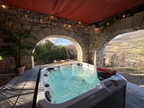 Bain à remous extérieur