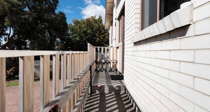 Homely Hideaway with Parking & WiFi