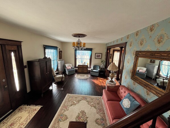 Smart TV, fireplace, DVD player, books