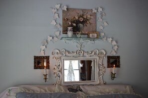 4 bedrooms, desk, iron/ironing board, travel crib