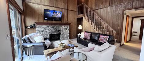 Smart TV, fireplace