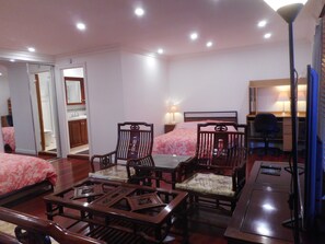 1 Schlafzimmer, Schreibtisch, Bügeleisen/Bügelbrett, Reisekinderbett