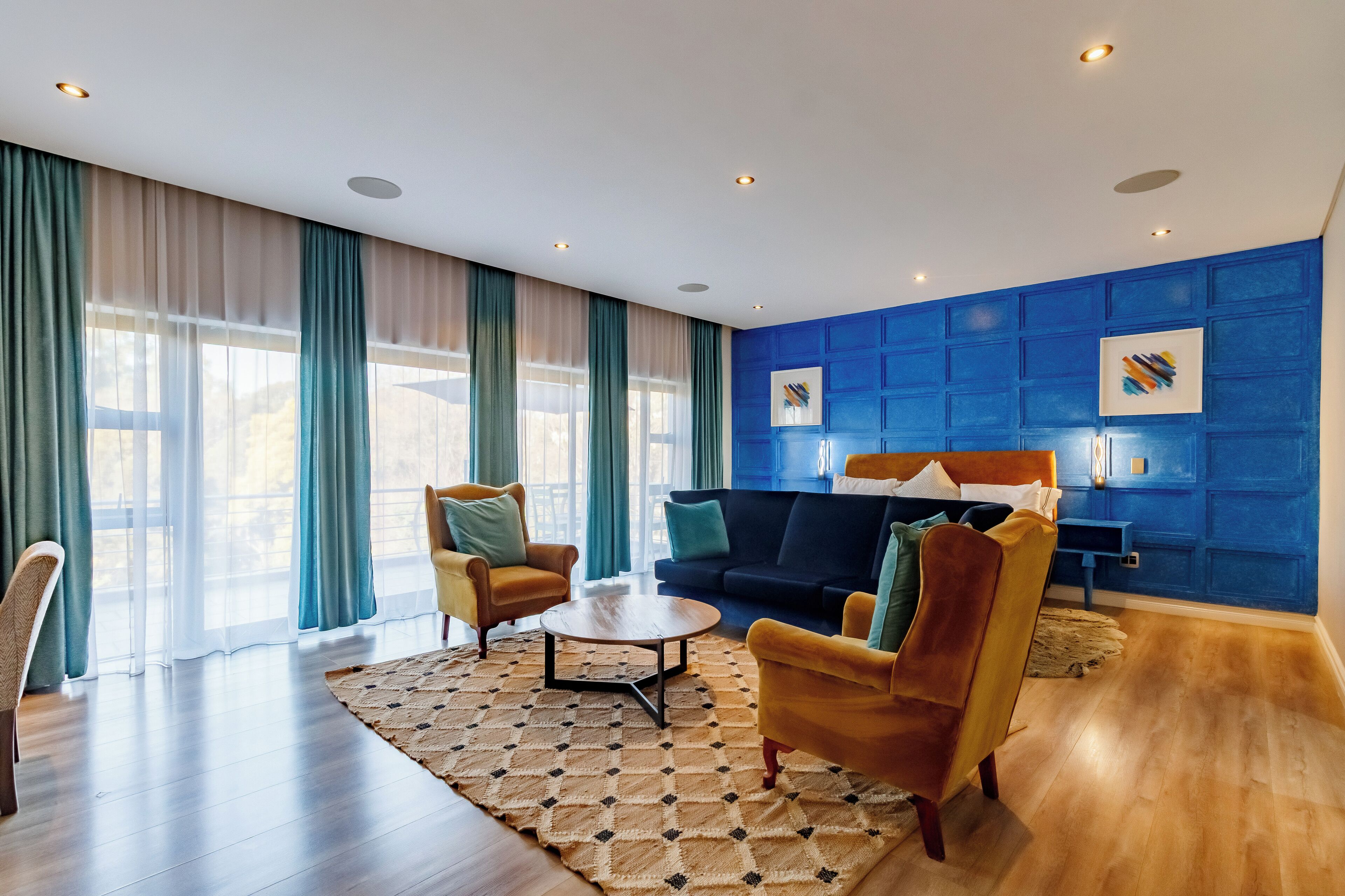 Smart TV, chimenea, impresora