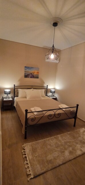 2 عدّة غرف نوم ومكواة/لوح كي وواي فاي وملاءات أسرّة