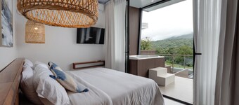 Stylish Volcano Villa w/ Jacuzzi & Private Pool, volcano views, sun deck, WiFi