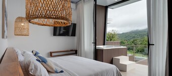 Stylish Volcano Villa w/ Jacuzzi & Private Pool, volcano views, sun deck, WiFi