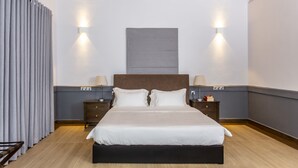 A modern bedroom with a large bed, two bedside tables with lamps, and a ceiling light fixture. - W15 Glenfall Nuwara Eliya (Nuwara Eliya)