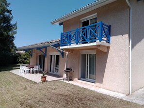 Outdoor dining - Charming house with garden, sleeps 9, Capbreton (Capbreton)