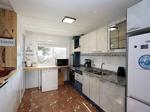 Kühlschrank, Mikrowelle, Ofen, Geschirrspüler