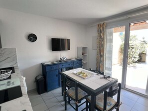 冷蔵庫、電子レンジ、コンロ、食器洗い機