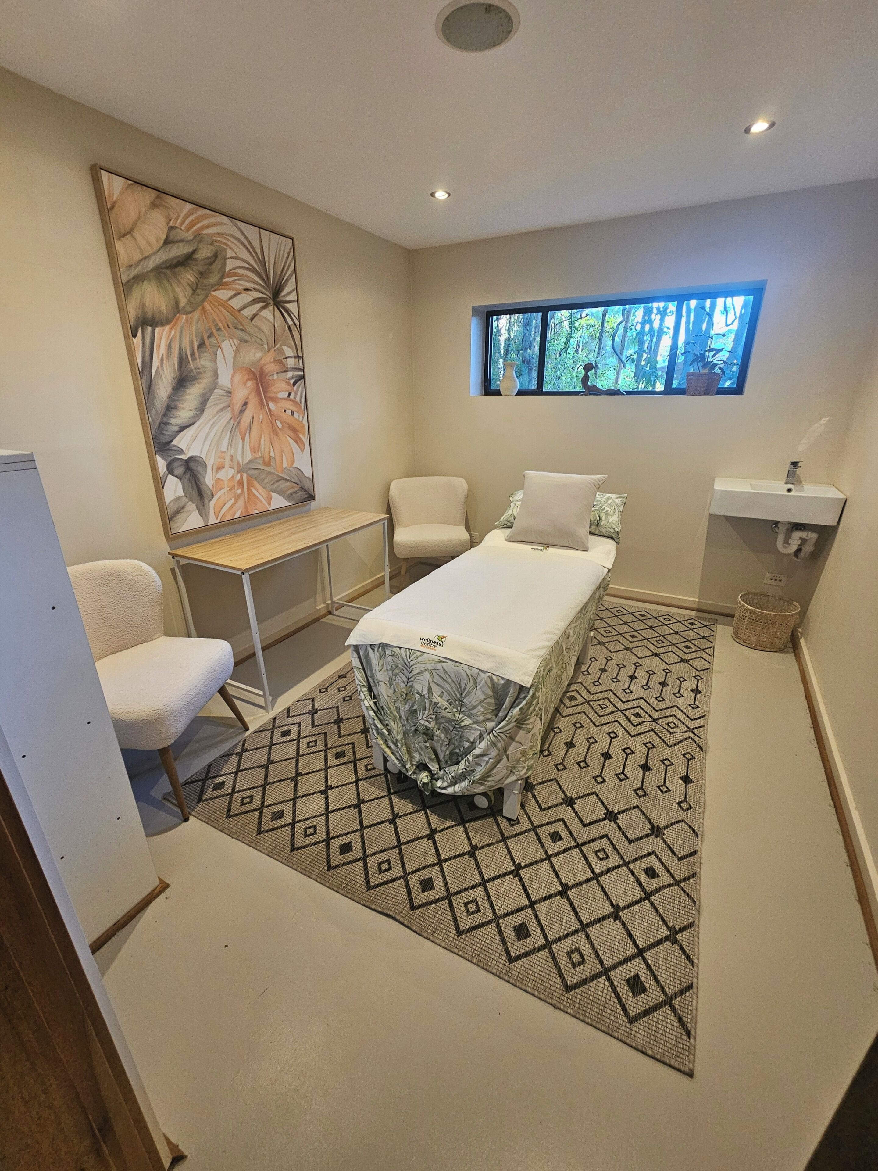 三溫暖烤箱、美體療程、熱石按摩、深層組織按摩、產前按摩、敷體療程