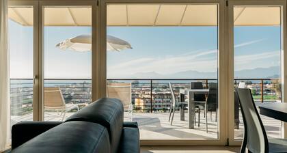 Cozy apartments with breathtaking lake views, close to the center.