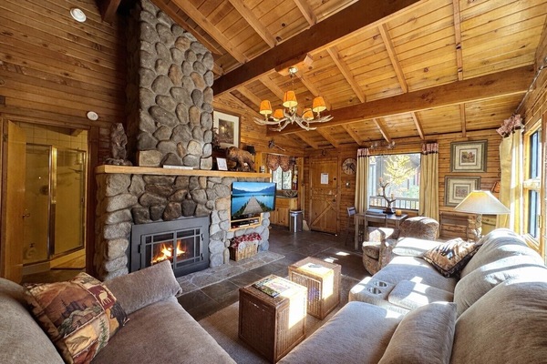 Living room Barrick Cabin