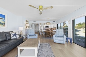 Smart TV, DVD player, books - ☀️Oceanfront Balcony-Pool-Ocean Reef Villa 110☀️ (NSB)