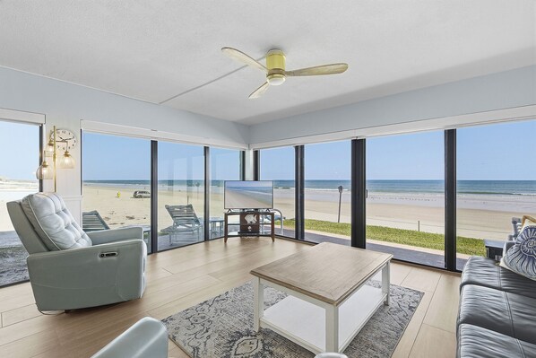 スマートテレビ、DVD プレーヤー、書庫