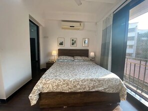 2 bedrooms, desk, iron/ironing board, WiFi - Serene Oasis near Bandra Seafront with Parking - R2
(Mumbai)