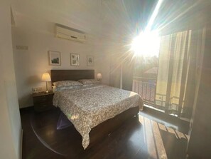 2 habitaciones, escritorio, tabla de planchar con plancha y wifi 