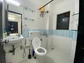 Doccia, asciugacapelli, asciugamani, sapone