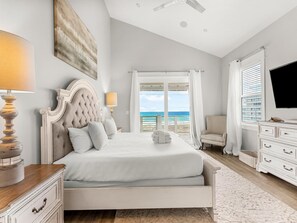 6 slaapkamers, een strijkplank/strijkijzer, wifi, beddengoed