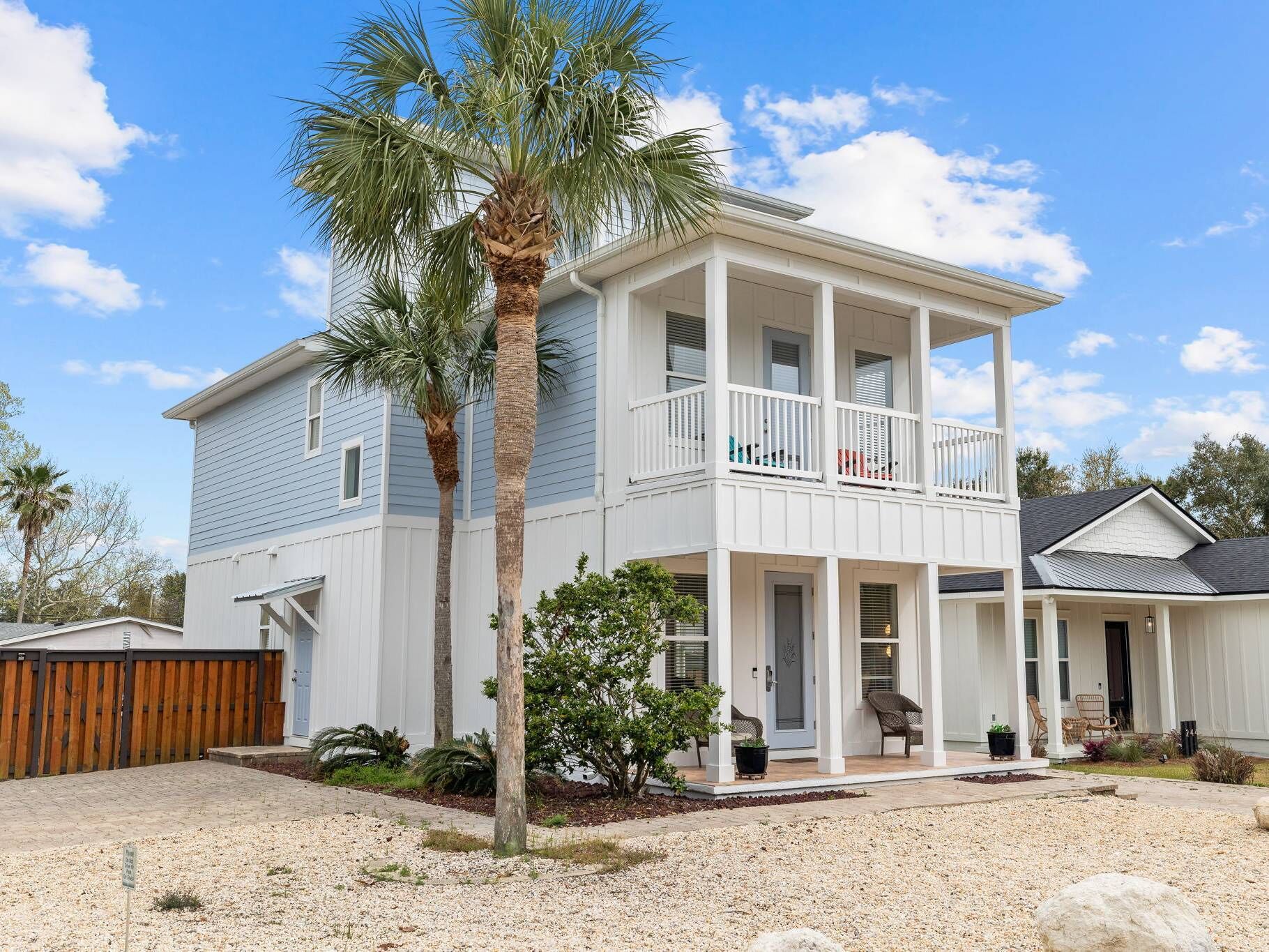Lighthouse, Charming Luxury Home, Sundeck, Private Pool + Short Walk to Beach!