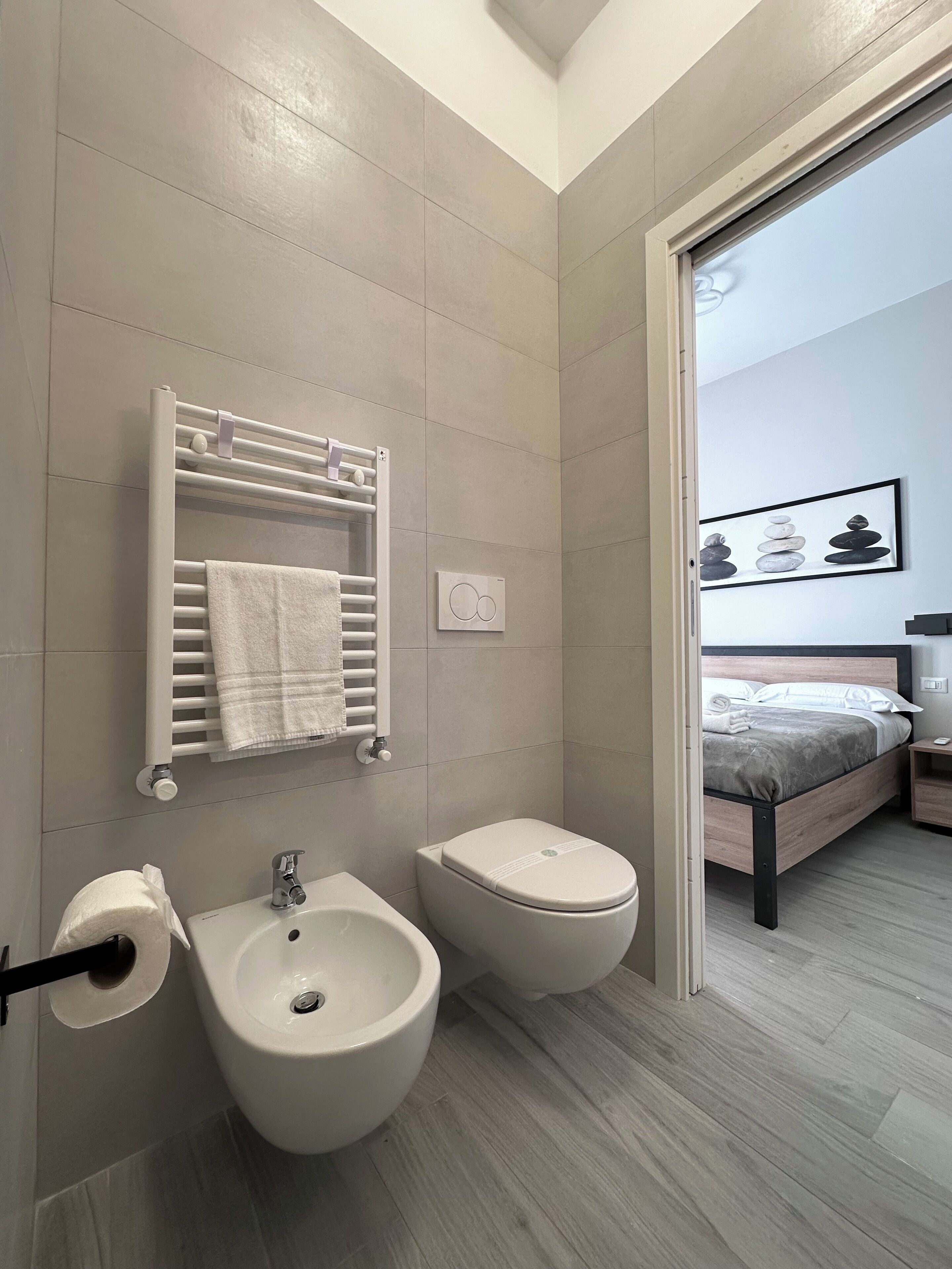 Classic Room, 1 Double Bed, Ensuite | Bathroom | Shower, rainfall showerhead, free toiletries, hair dryer